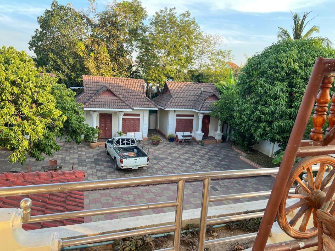 Lotus Blanc Homestay Villa Battambang Exterior photo